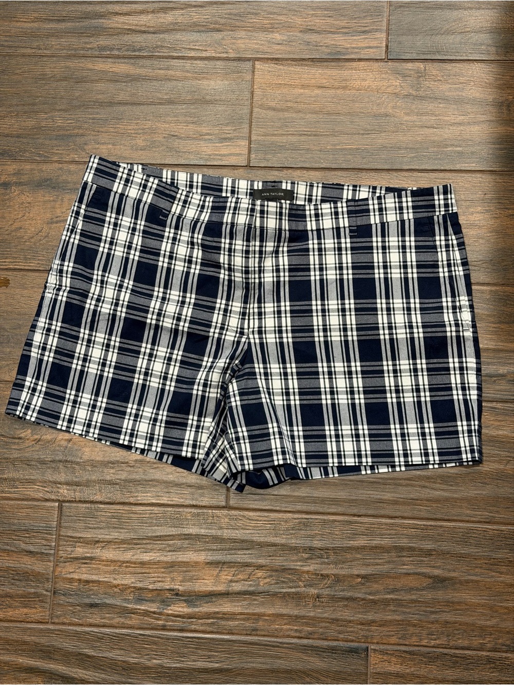 Ann Taylor women’s Navy and White Plaid Shorts, size 16, like new preppy